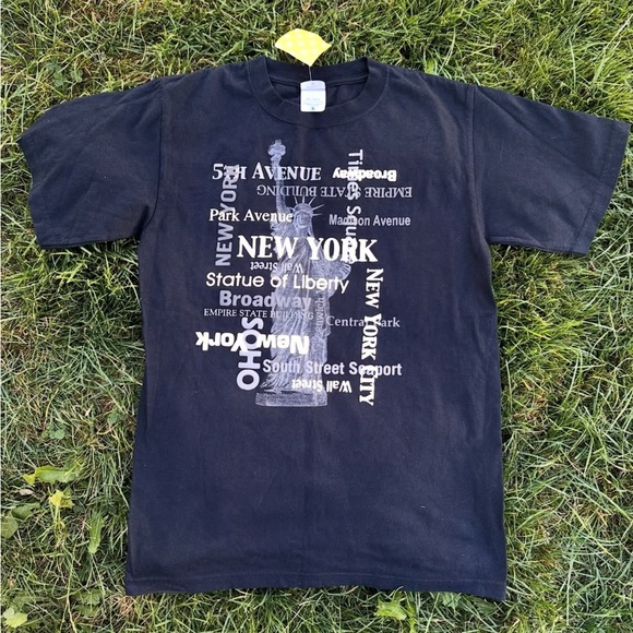 Tops - New York City Graphic T-Shirt - Black & White